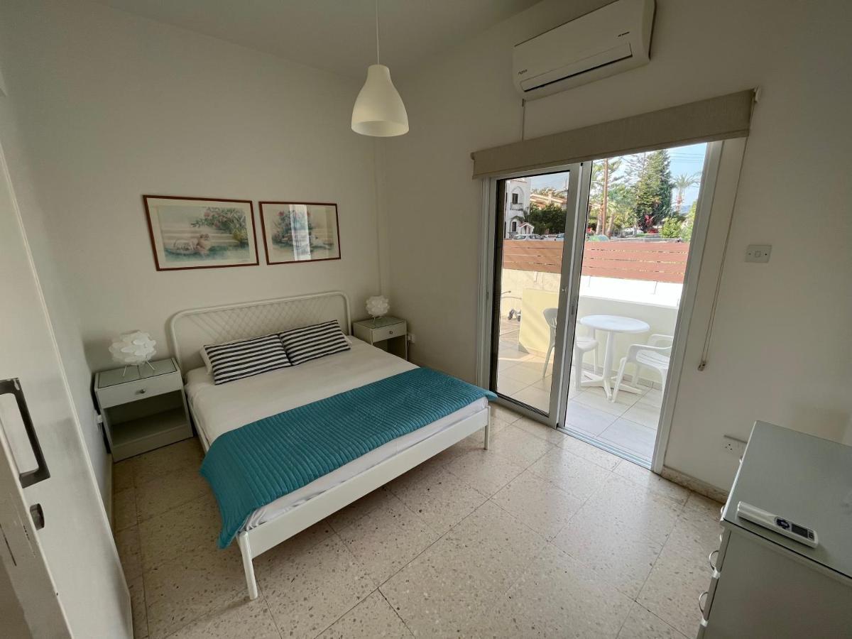 Themis Beach Apartments Larnaca Exterior foto