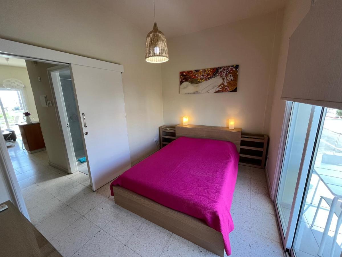 Themis Beach Apartments Larnaca Exterior foto