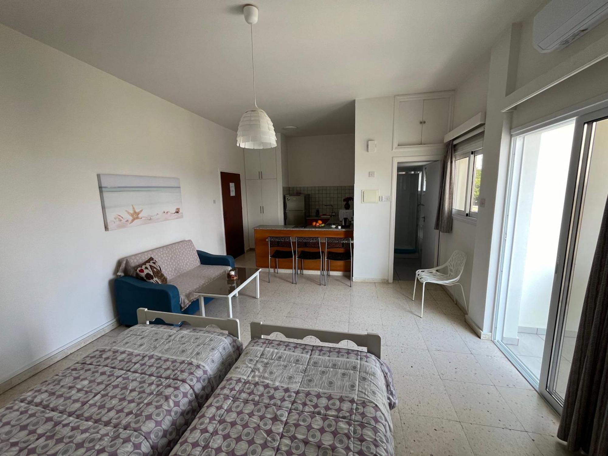 Themis Beach Apartments Larnaca Quarto foto