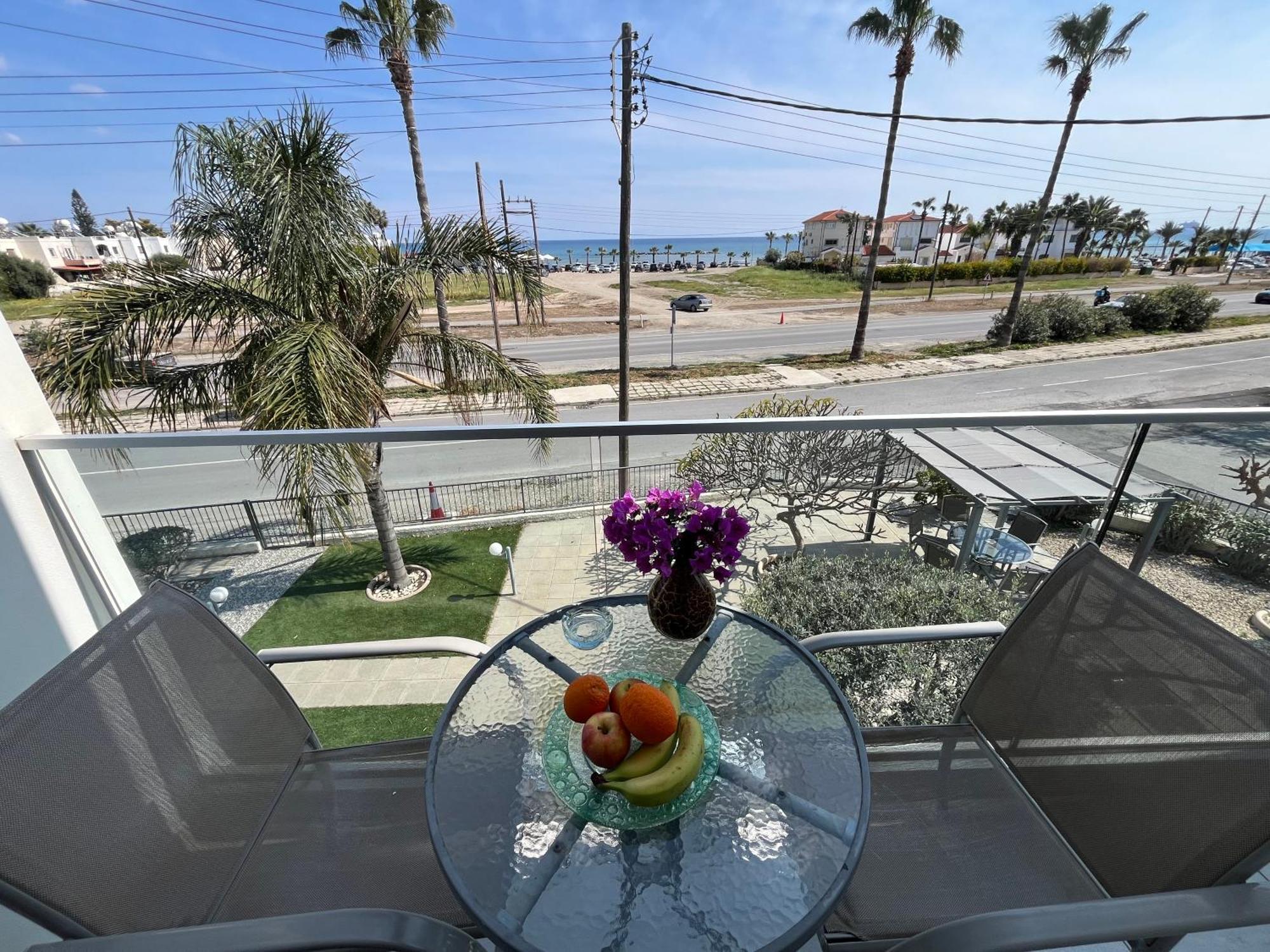 Themis Beach Apartments Larnaca Exterior foto