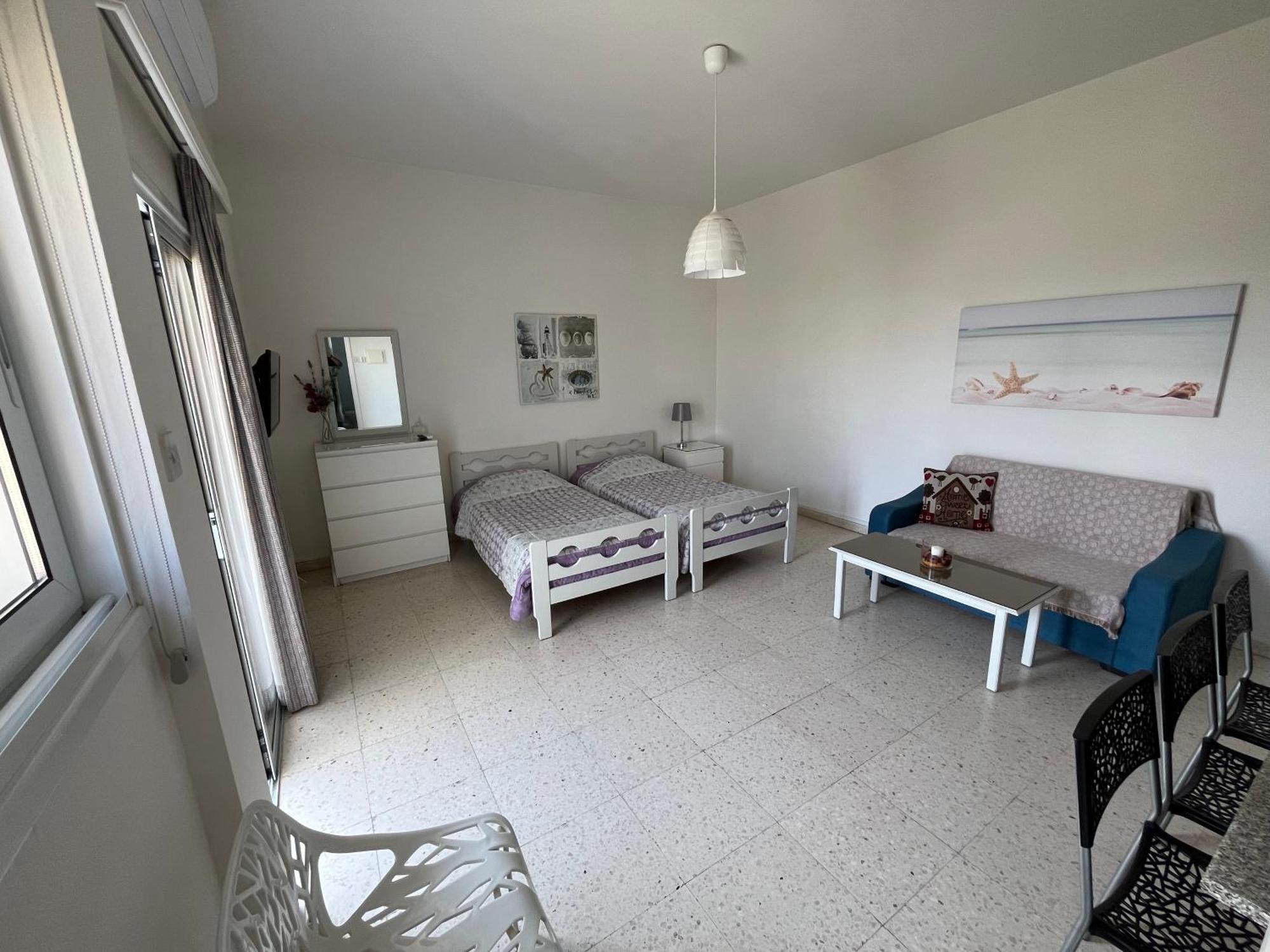 Themis Beach Apartments Larnaca Quarto foto