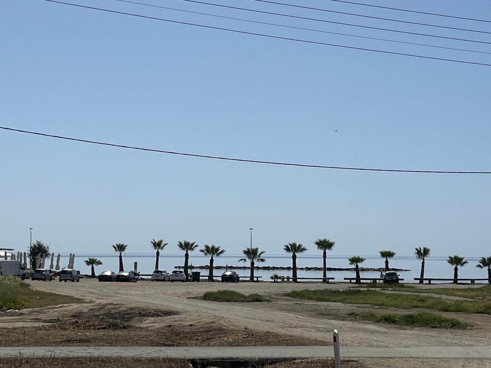 Themis Beach Apartments Larnaca Quarto foto