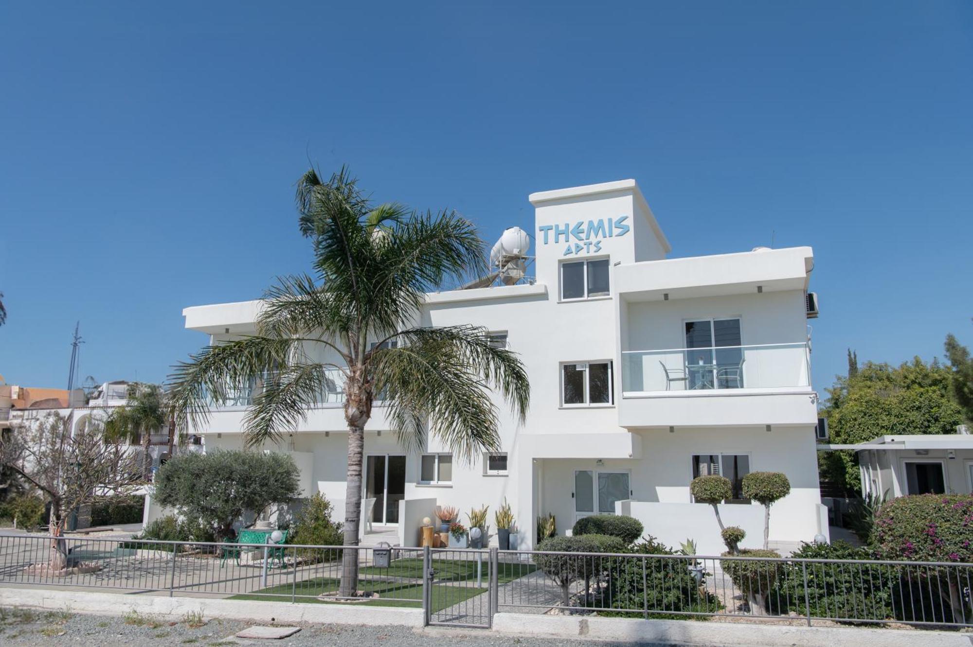 Themis Beach Apartments Larnaca Exterior foto