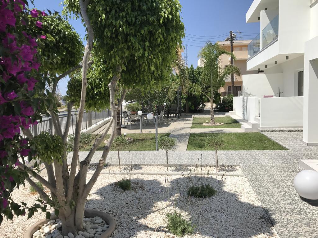 Themis Beach Apartments Larnaca Exterior foto