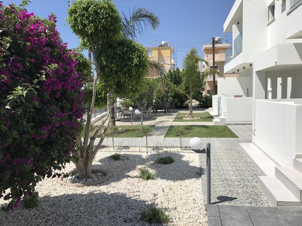 Themis Beach Apartments Larnaca Exterior foto
