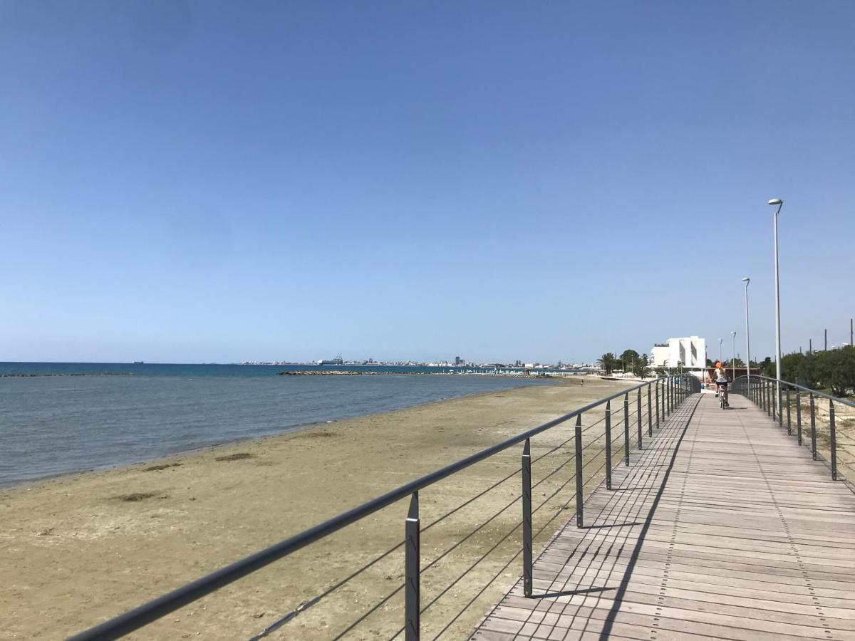 Themis Beach Apartments Larnaca Exterior foto